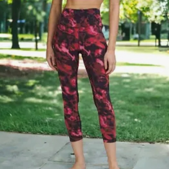 Lululemon Athletica Align Crop Intensity Pink Blossom Multi women’s 6 - Picture 1 of 7
